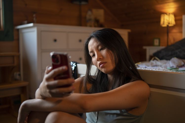 Doom Scrolling Jadi Ancaman Baru Bagi Kesehatan Mental Publik