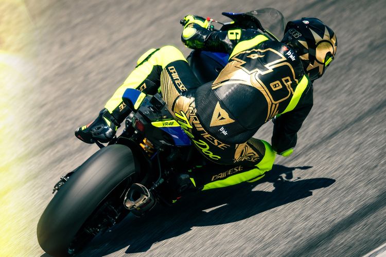 Baju Balap Rossi Di Lelang Dainese Untuk Donasi UNICEF