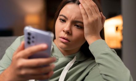 Scrolling Sosial Media Bisa Bikin Capek