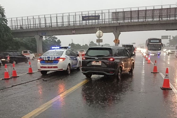 Tips Aman Menghindari Aquaplaning