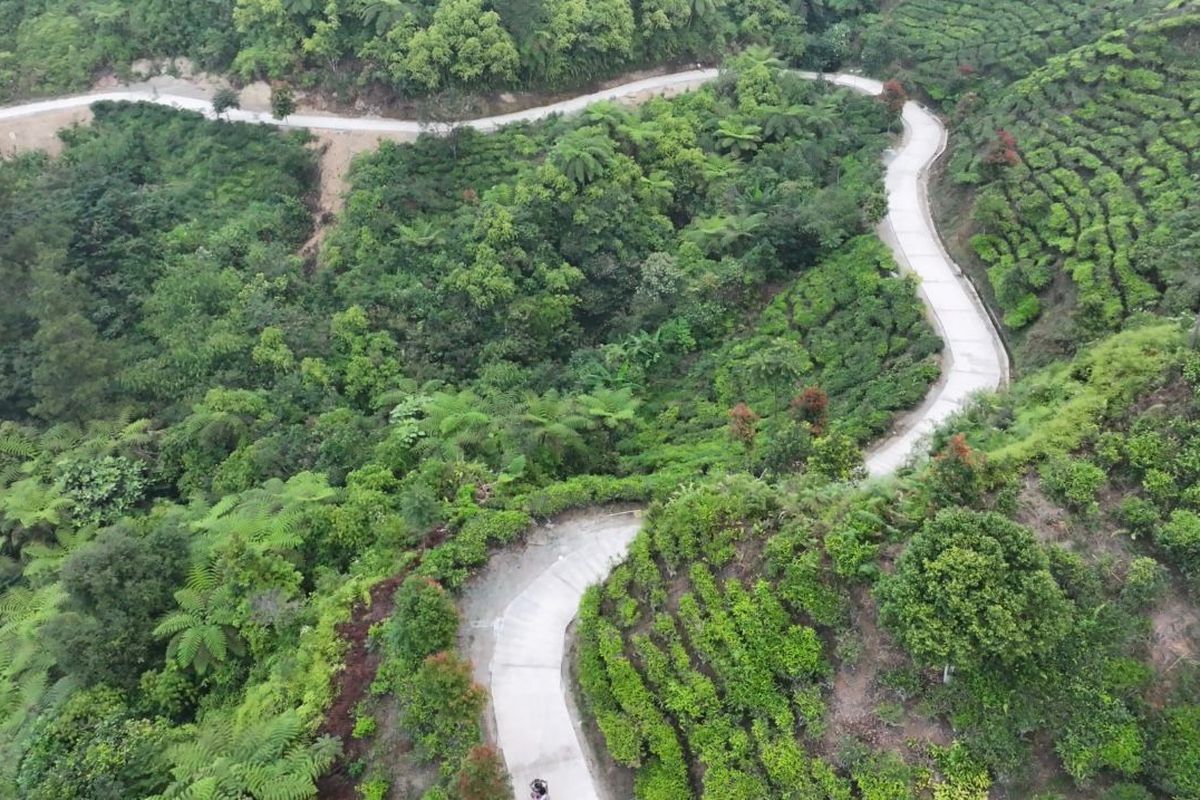 Menanti Sejak Zaman Belanda, Jalan Nirmala Kini Mulai Di Aspal