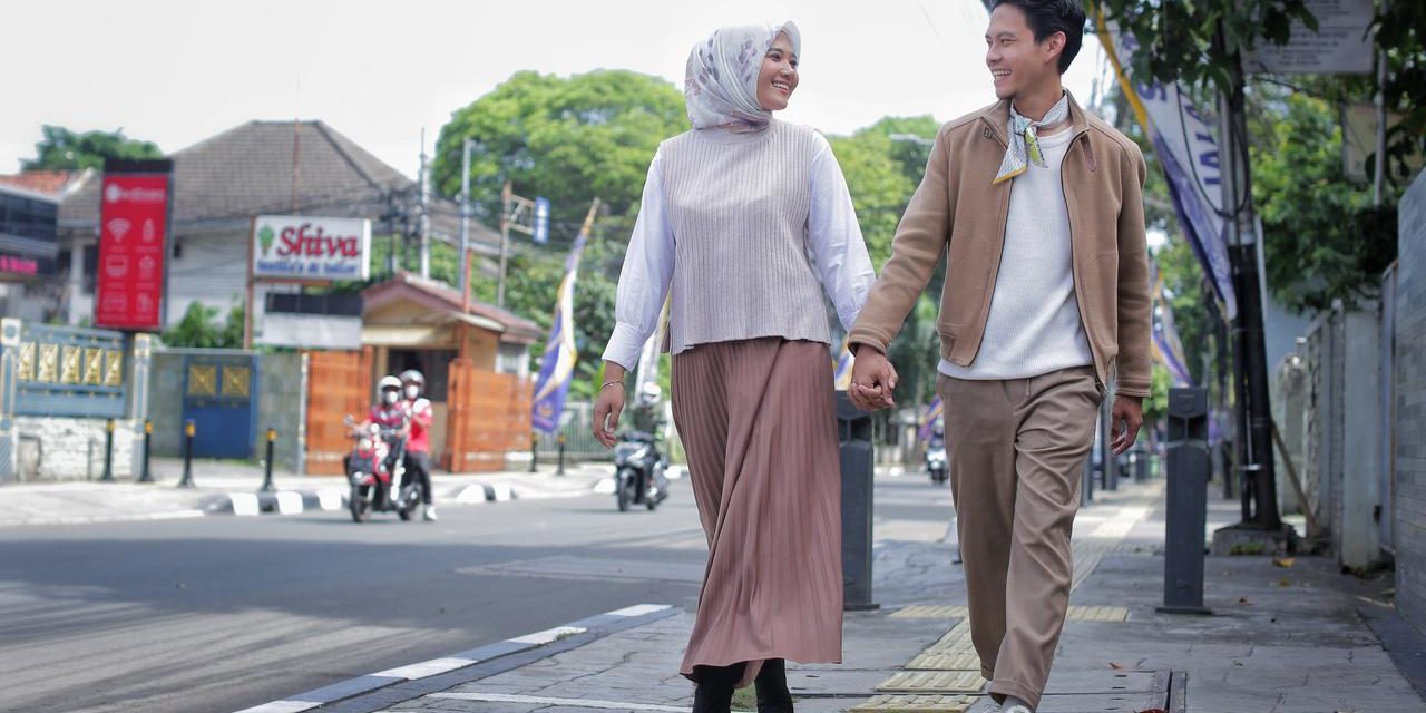 Fix Suka! 3 Tanda Dia Naksir Kamu Dari Gerak-Geriknya