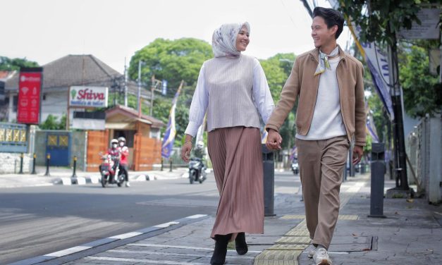 Fix Suka! 3 Tanda Dia Naksir Kamu Dari Gerak-Geriknya