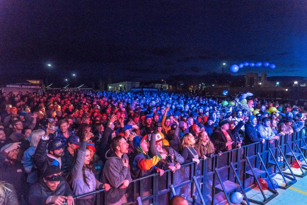 3 Alasan Konser Bareng Teman Lebih Asyik