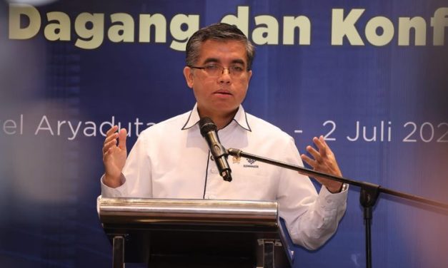 Kemenaker: Upah Minimum Haram Bagi Pekerja Lama