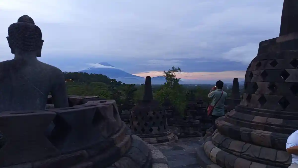 Update Borobudur: Versi Pengelola Soal Lansia Yang Viral