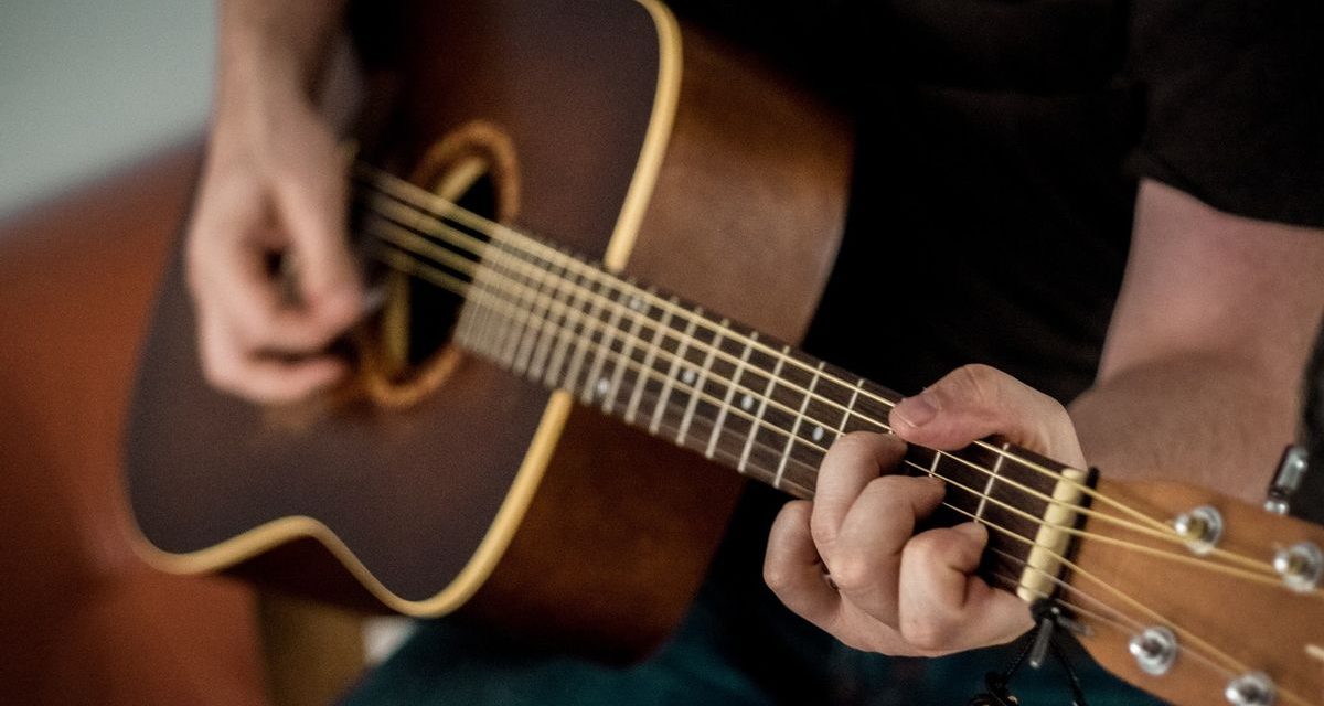 Cari Senar Gitar? Ini Pilihan Paling Pas Buat Akustikan Di Rumah