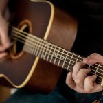 Cari Senar Gitar? Ini Pilihan Paling Pas Buat Akustikan Di Rumah