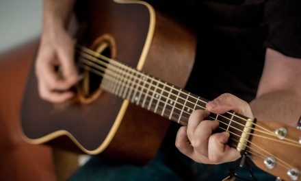 Cari Senar Gitar? Ini Pilihan Paling Pas Buat Akustikan Di Rumah