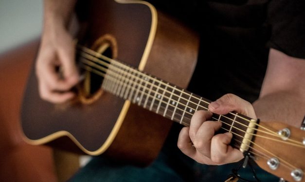 Cari Senar Gitar? Ini Pilihan Paling Pas Buat Akustikan Di Rumah