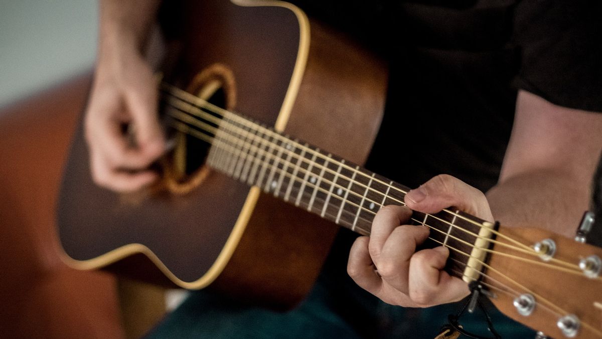 Cari Senar Gitar? Ini Pilihan Paling Pas Buat Akustikan Di Rumah