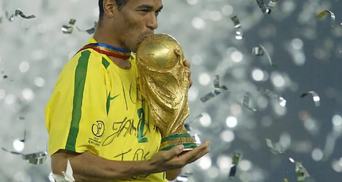 Bawa Legenda Brasil, Trofi Resmi Piala Dunia Sapa Jakarta