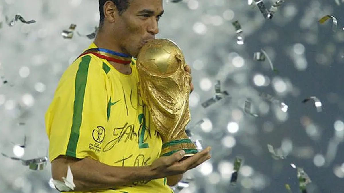 Bawa Legenda Brasil, Trofi Resmi Piala Dunia Sapa Jakarta
