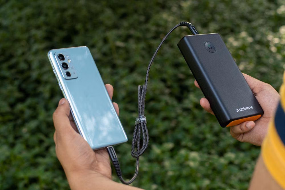 Awas Buntung! Sisi Buruk Sering Pakai Power Bank